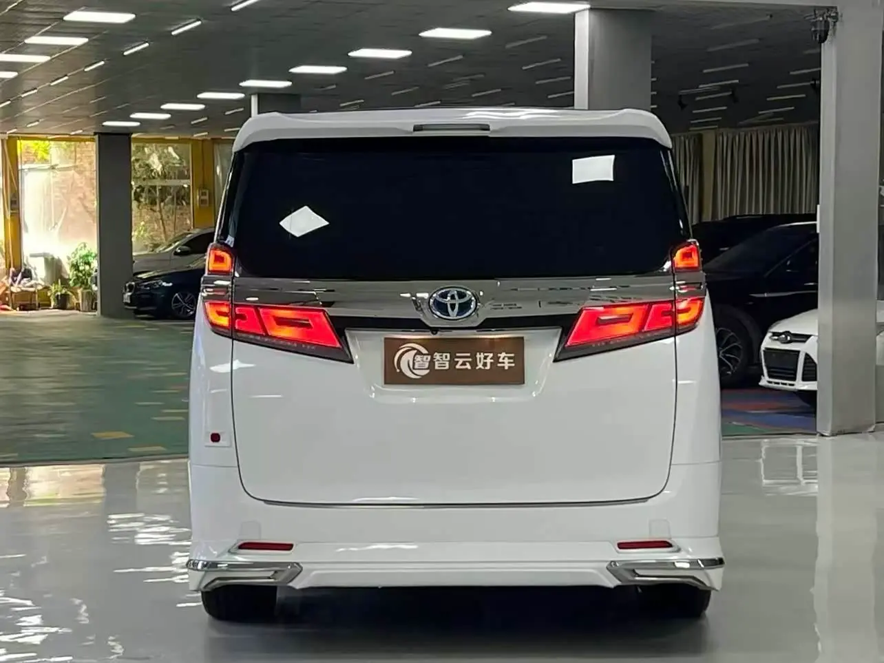Toyota Vellfire 2020 — Фото 8/9