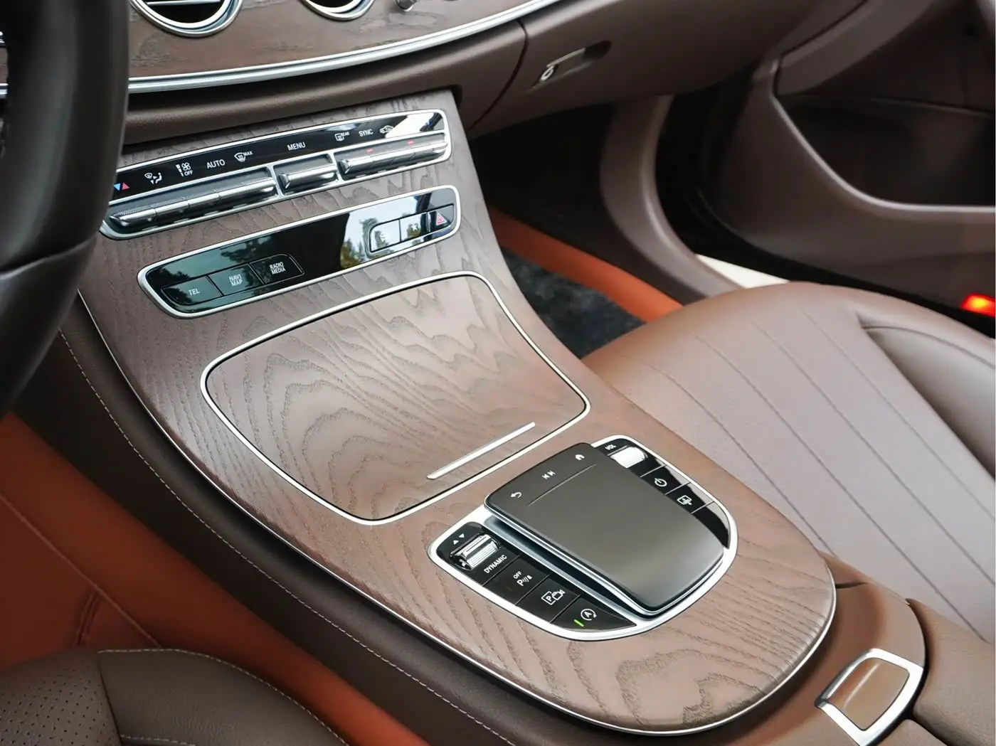 Mercedes-Benz E-Class 2021 — Photo 15/20