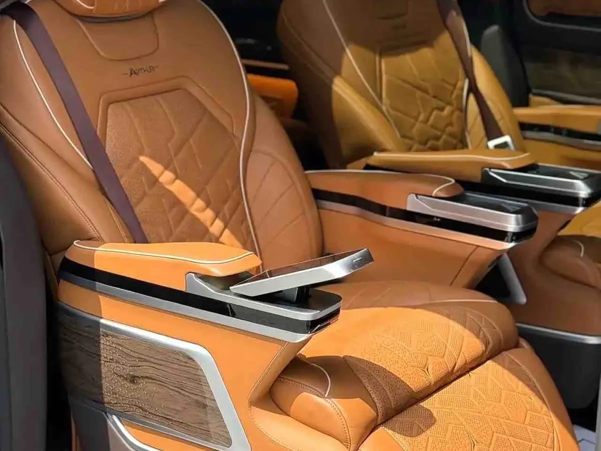 Mercedes-Benz V-Class 2023 — Фото 12/19