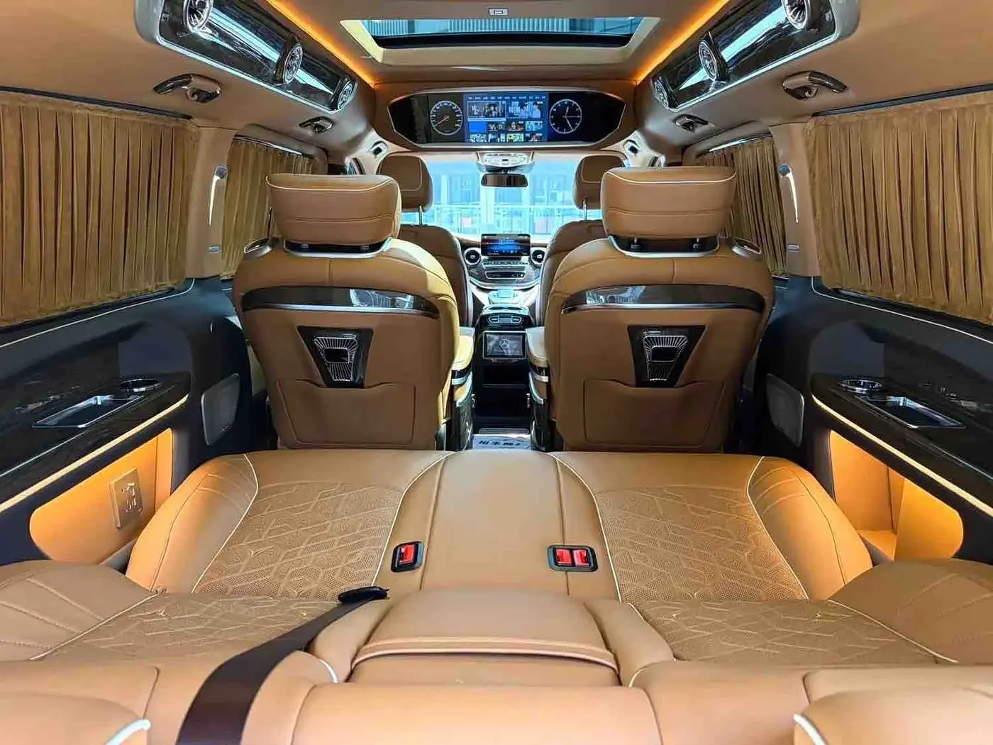 Mercedes-Benz V-Class 2023 — Фото 16/19