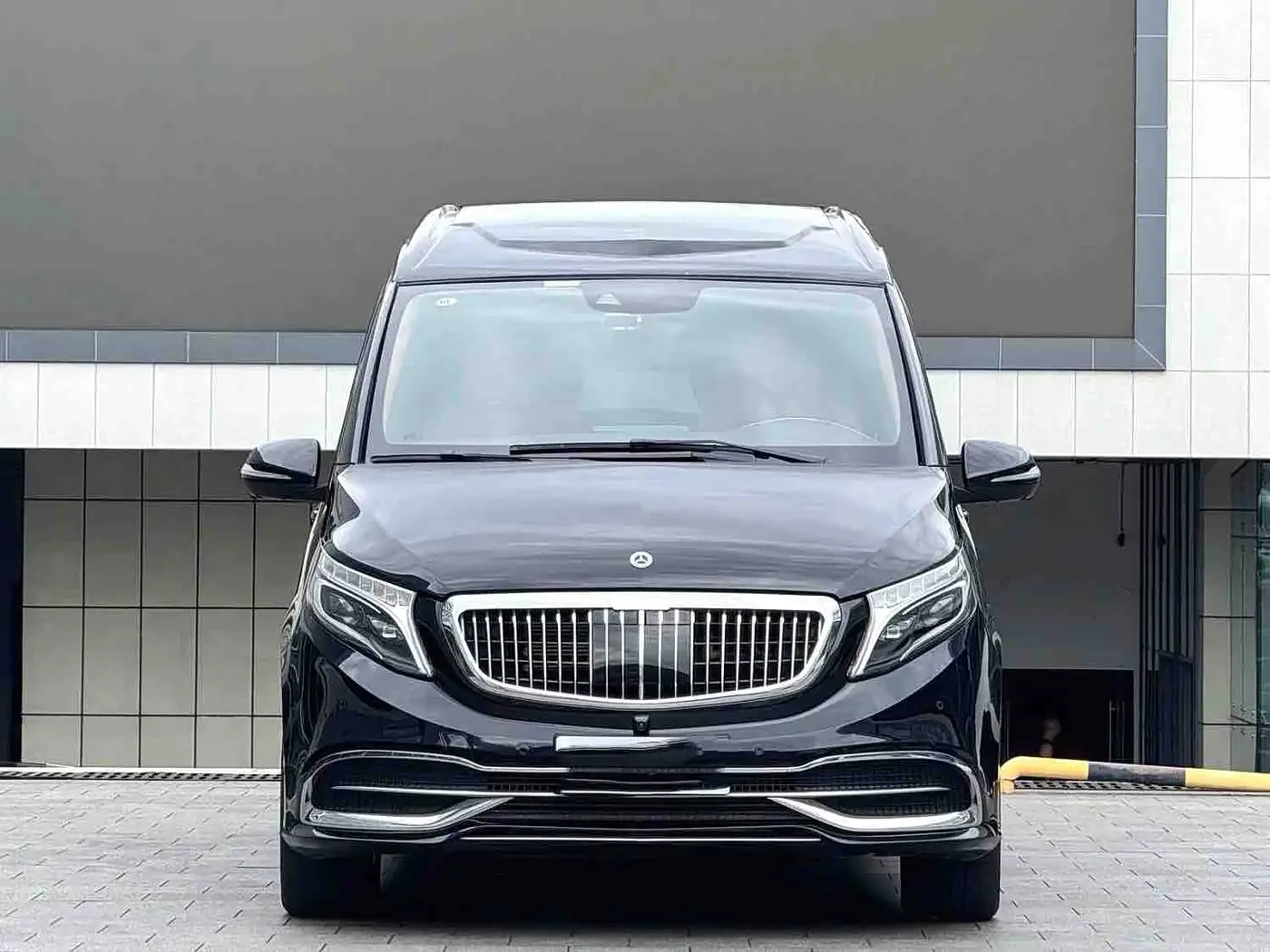 Mercedes-Benz V-Class 2023 — Фото 3/19