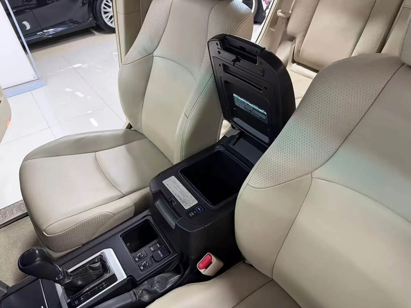 Toyota Prado 2013 — ფოტო 17/18