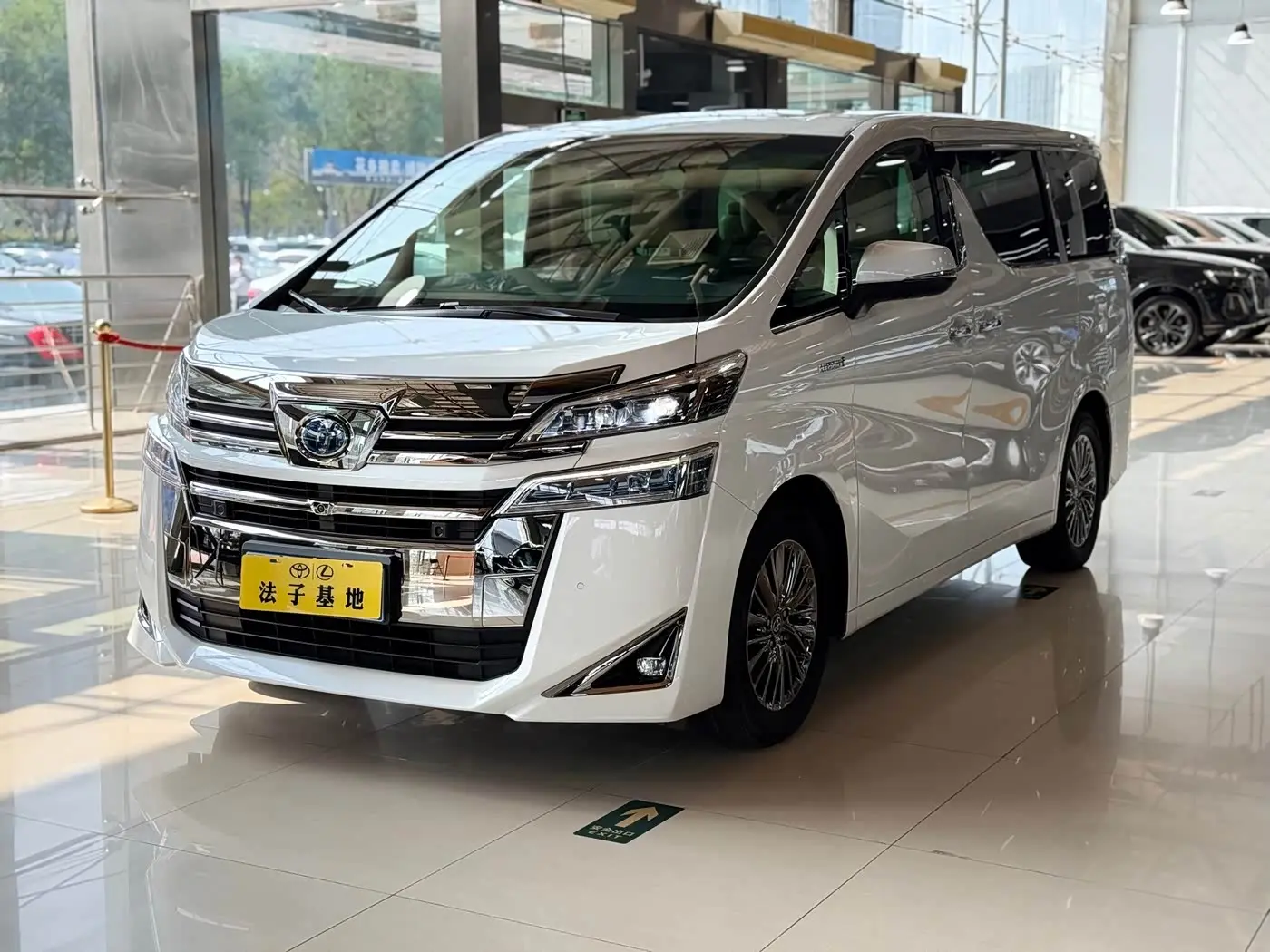 Toyota Vellfire 2021 — Photo 3/20