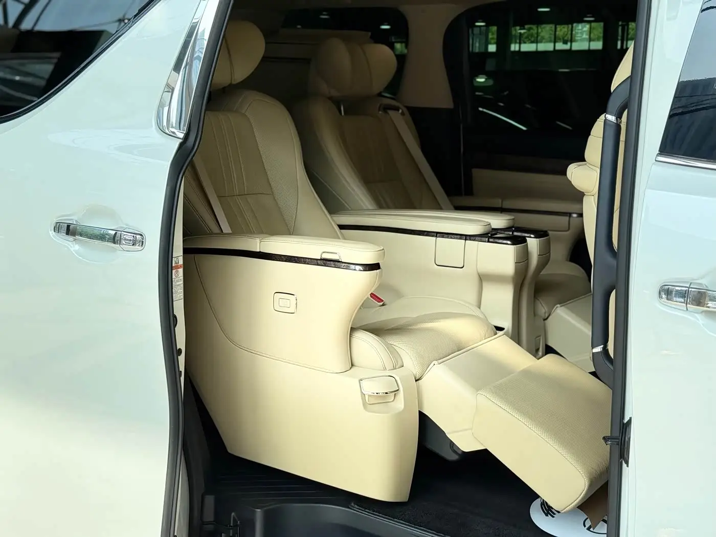 Toyota Vellfire 2021 — Photo 16/20
