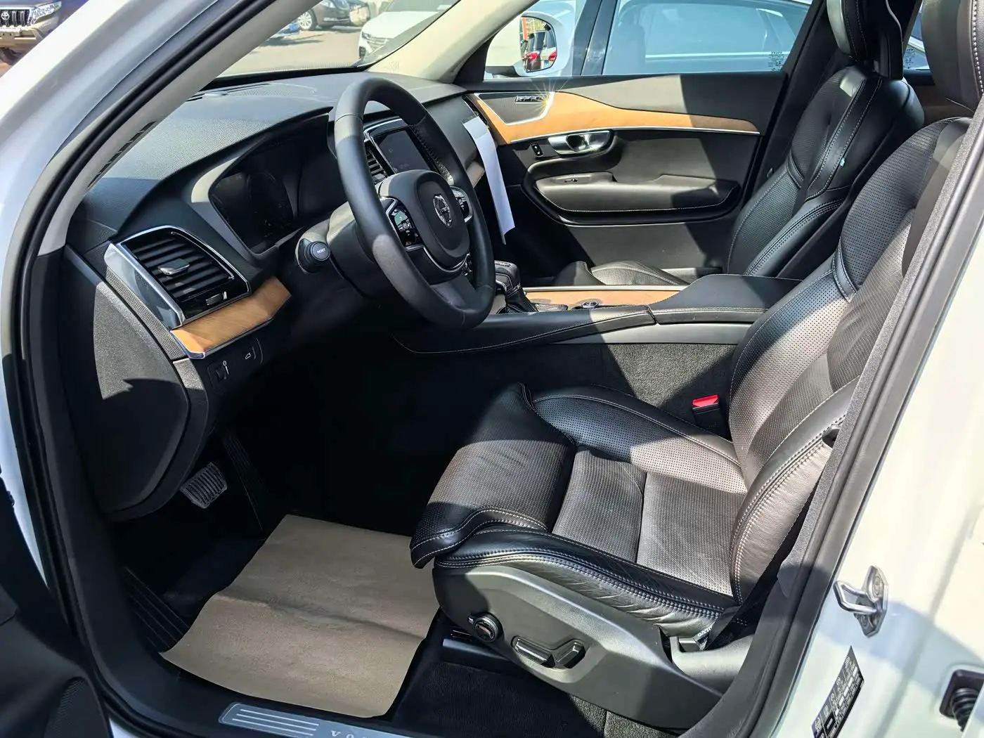Volvo XC90 2017 — ფოტო 3/15