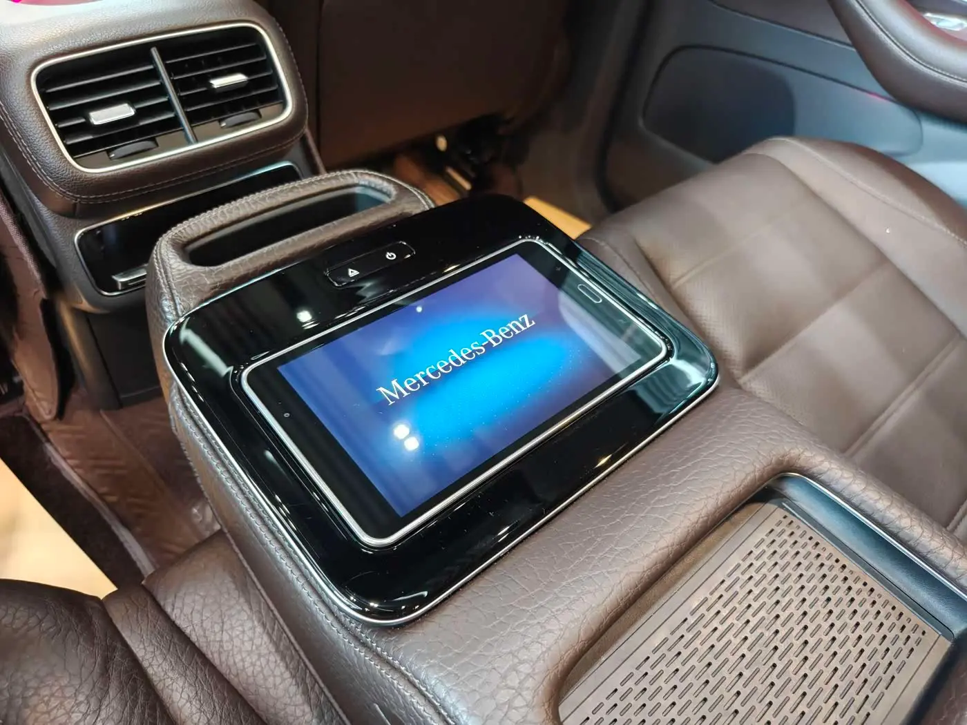 Mercedes-Benz GLS 2020 — Photo 13/17