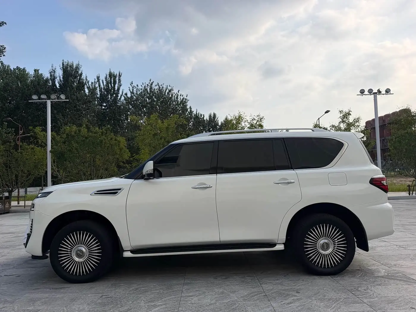 Nissan Patrol 2020 — Photo 8/19
