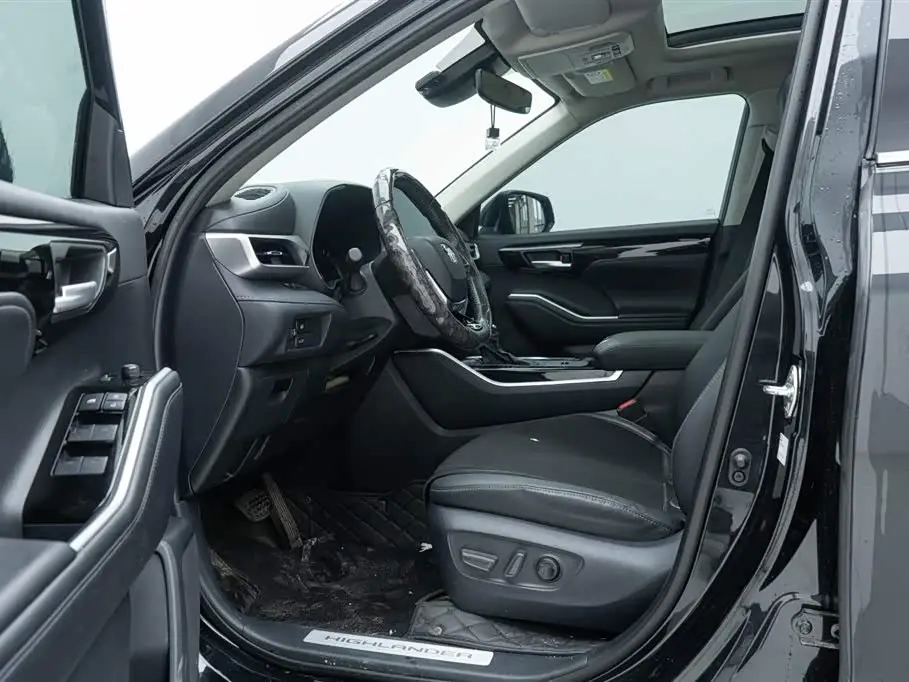Toyota Highlander 2024 — Photo 17/20