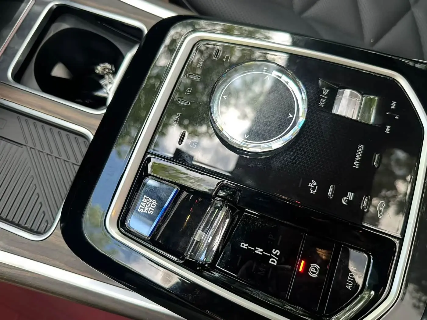 BMW 7 Series 2025 — Photo 8/9