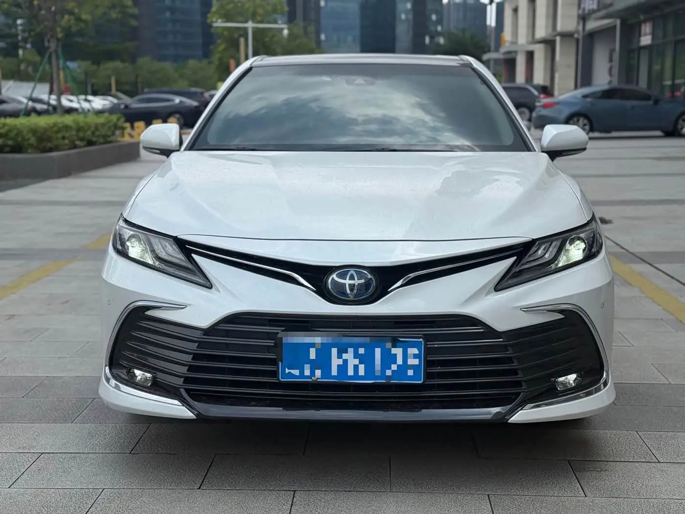 Toyota Camry 2021 — Photo 2/9