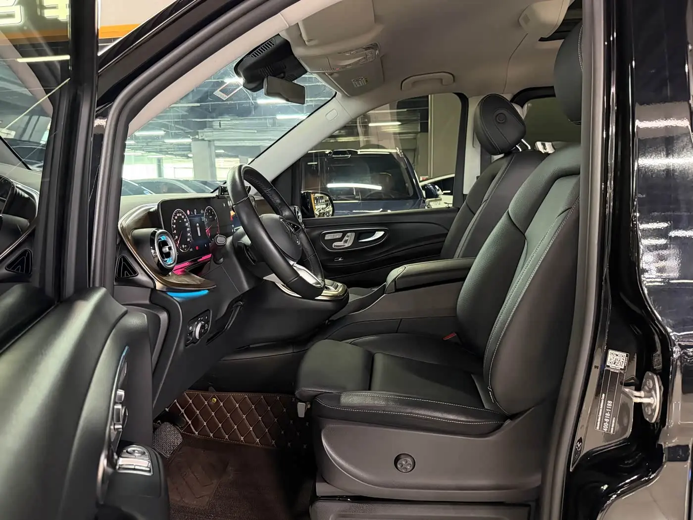 Mercedes-Benz V-Class 2024 — Фото 8/16