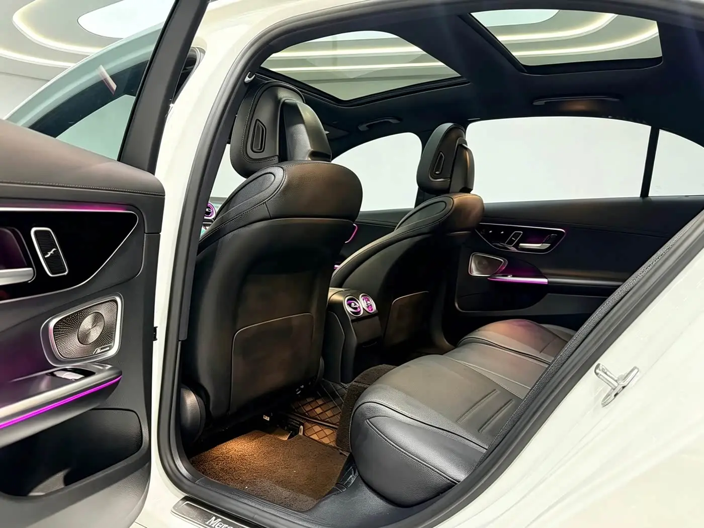 Mercedes-Benz C-Class 2023 — Фото 8/12