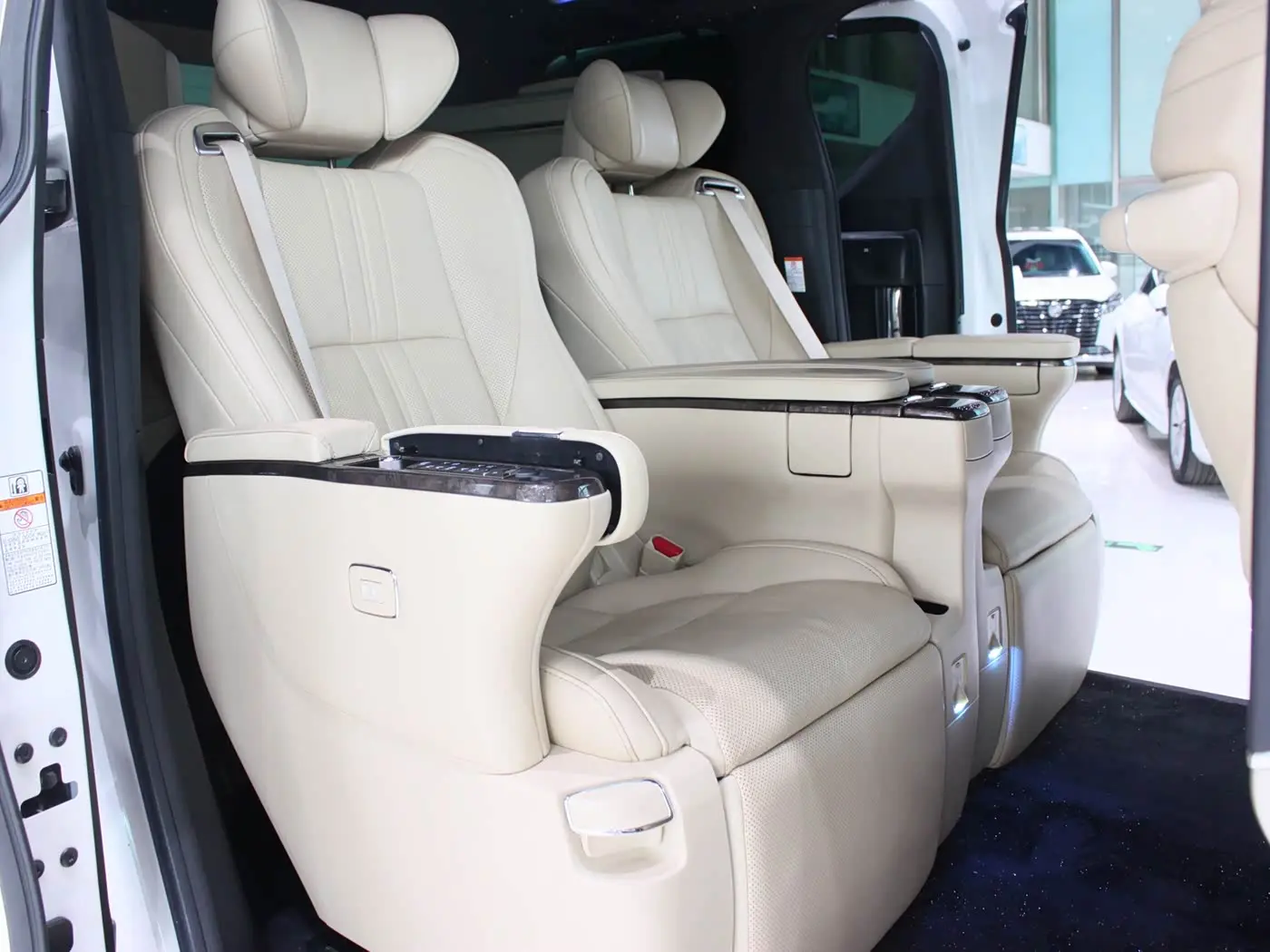 Toyota Alphard 2020 — Фото 18/20