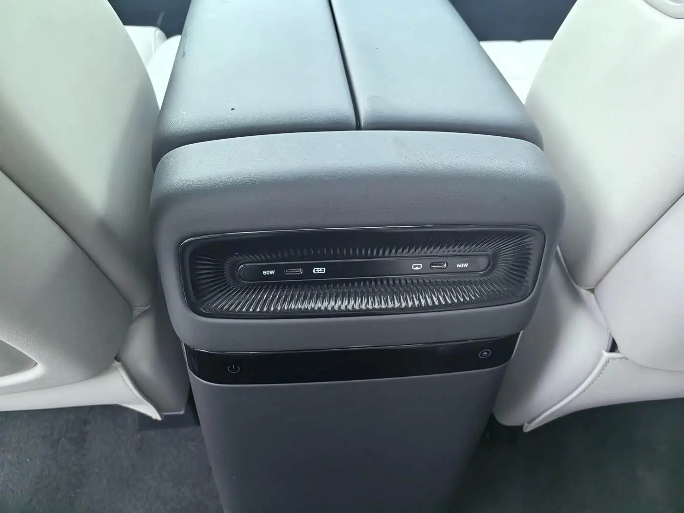 Voyah Auto Voyah Dreamer 2025 — Photo 12/20