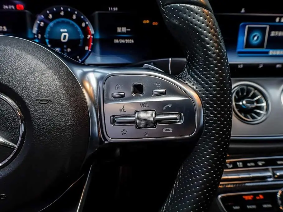 Mercedes-Benz E-Class 2019 — Photo 19/20