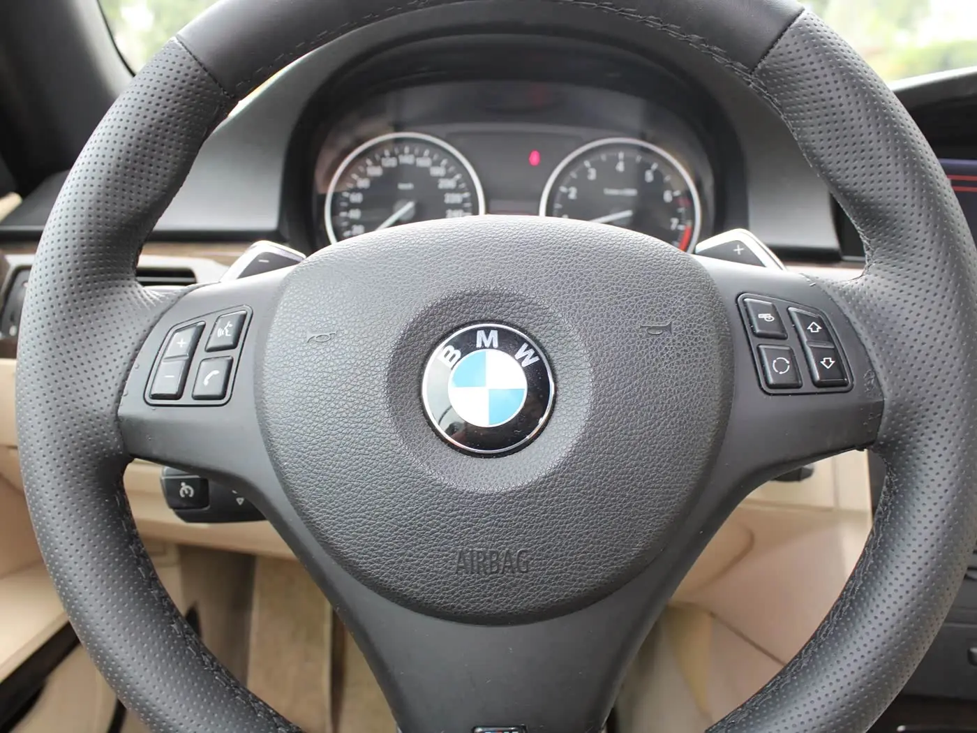 BMW 3 Series 2010 — Photo 19/20