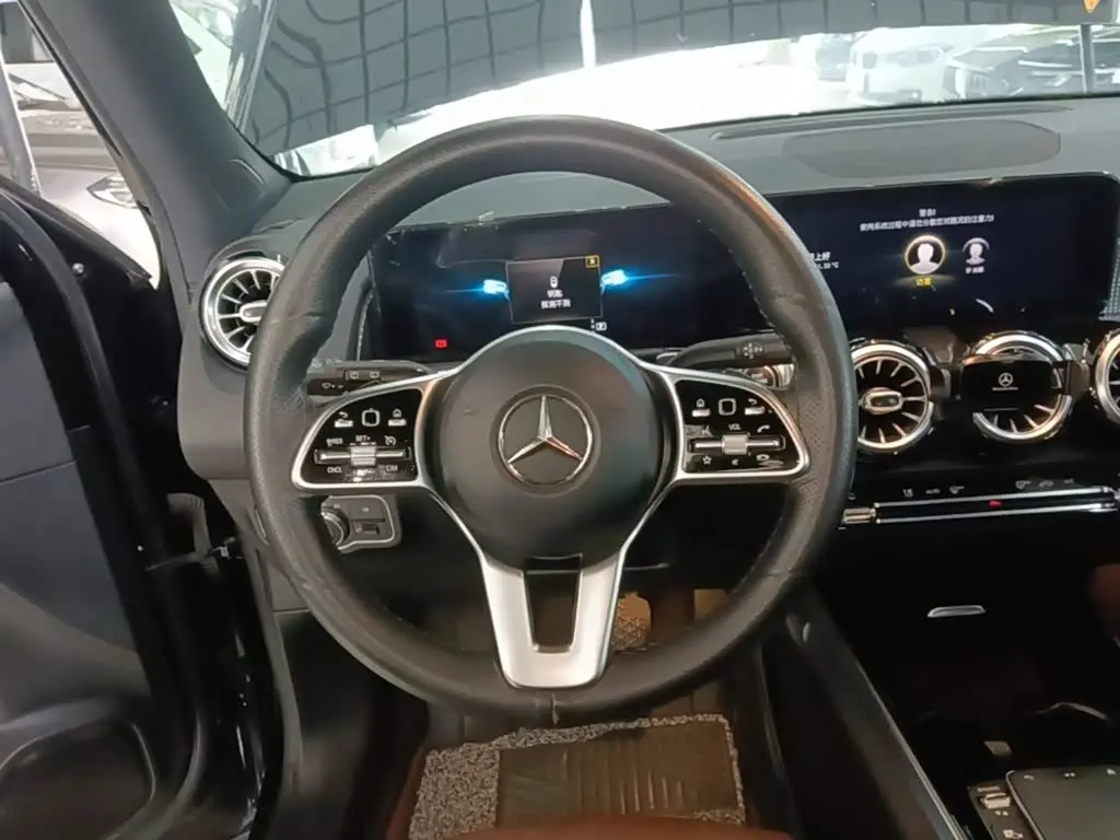 Mercedes-Benz GLB 2021 — Фото 11/20