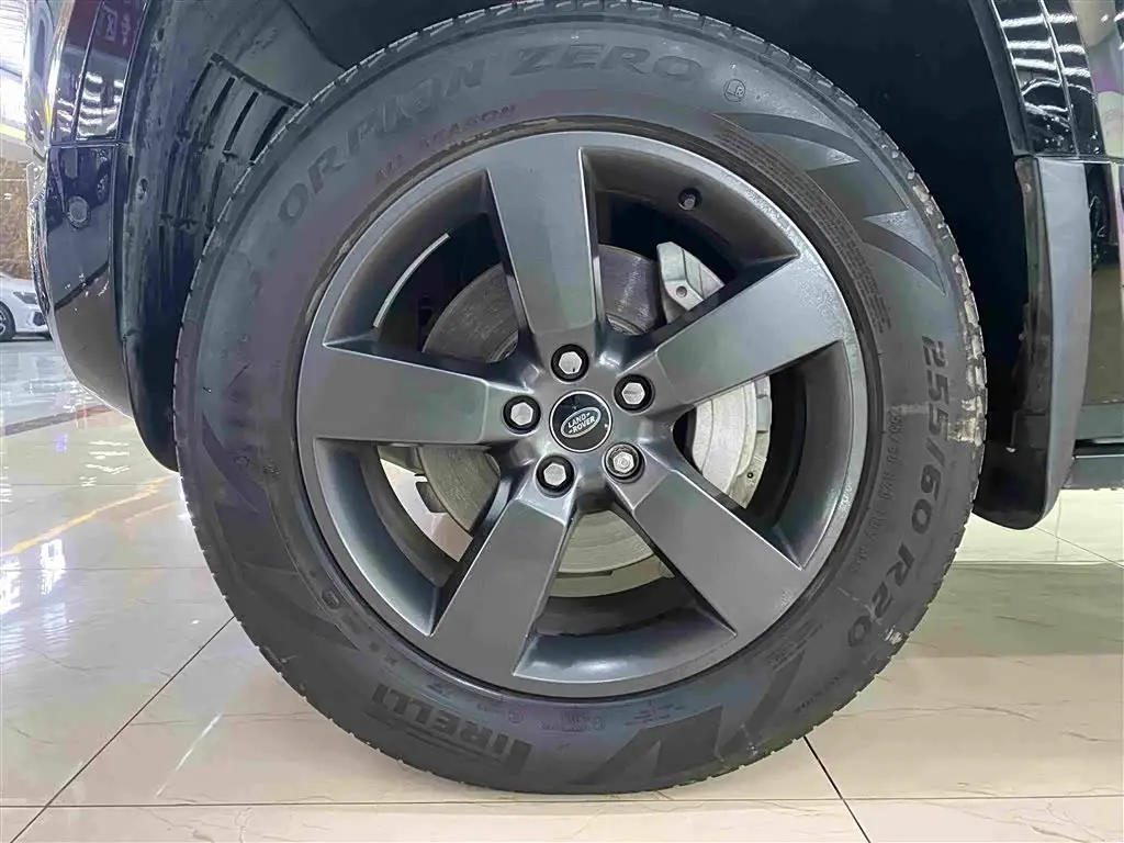 Land Rover Defender 2022 — Photo 5/17