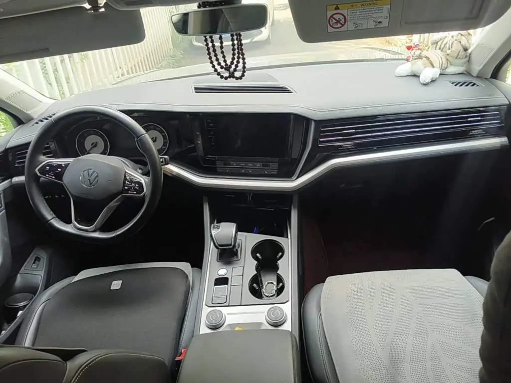 Volkswagen Touareg 2023 — Şəkil 11/12