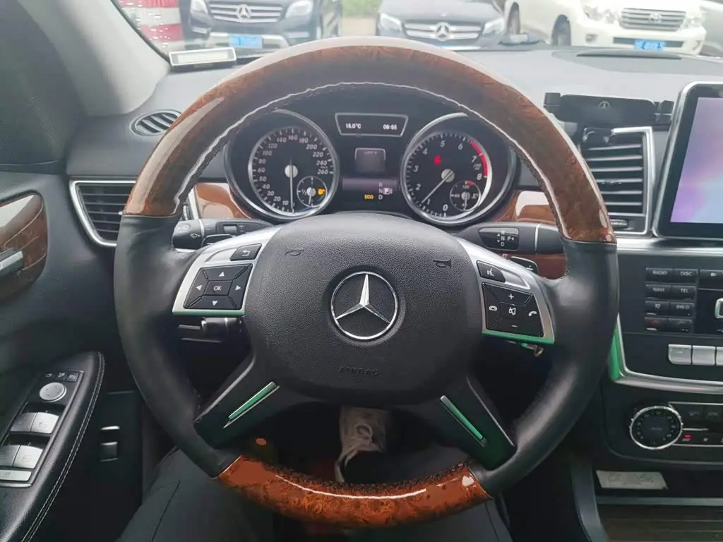 Mercedes-Benz M-Class 2014 — Photo 11/20