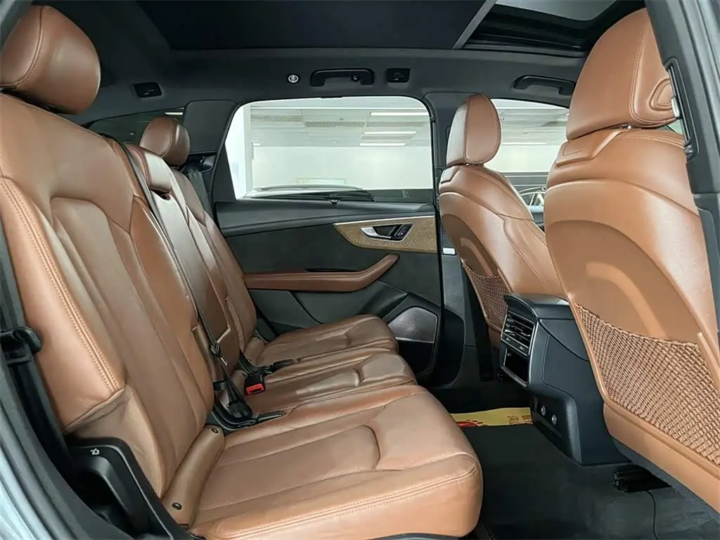 Audi Q7 2023 — Photo 7/16