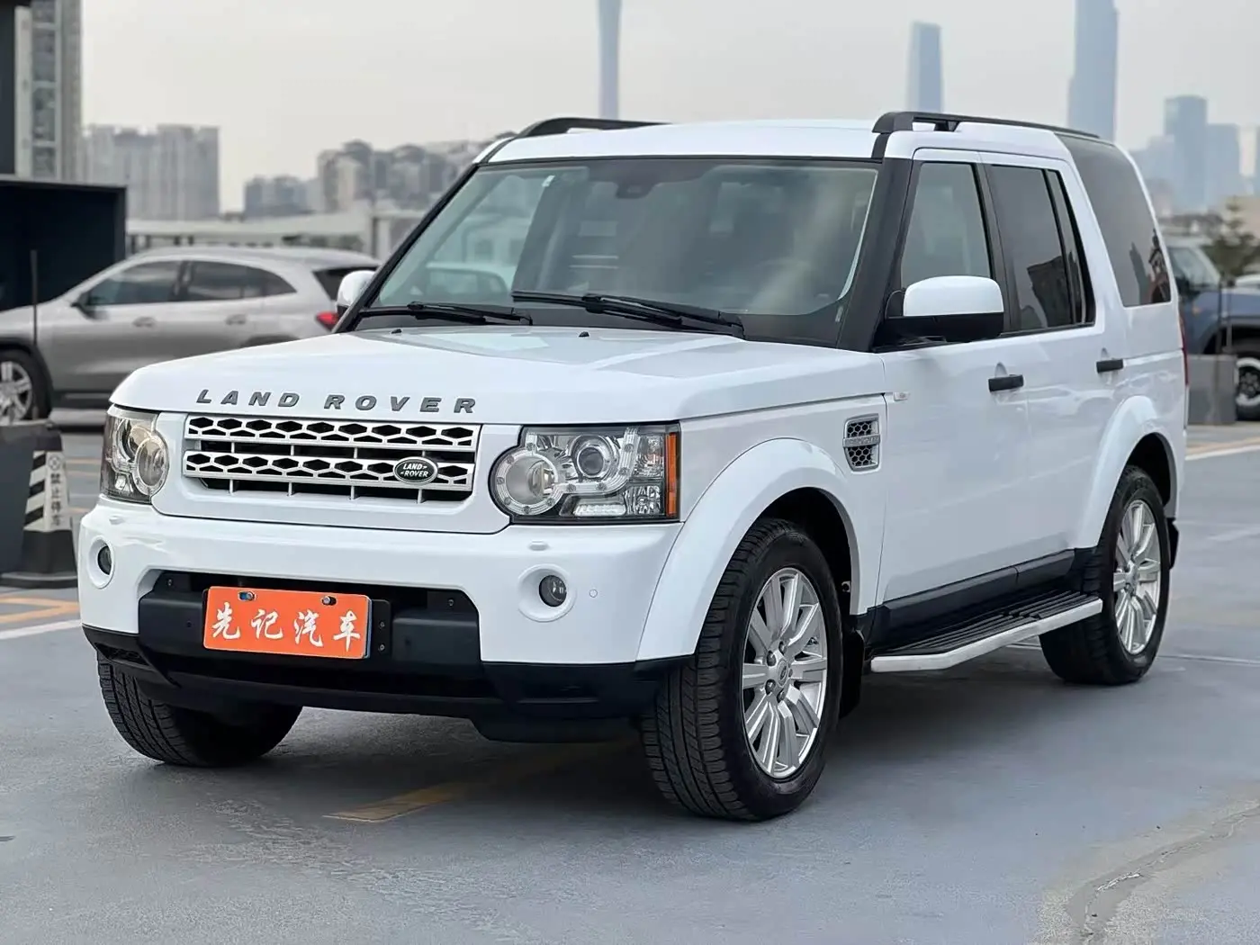 Land Rover Discovery 2012 — Photo 1/7