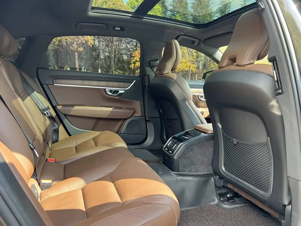 Volvo S90 2022 — Photo 16/20