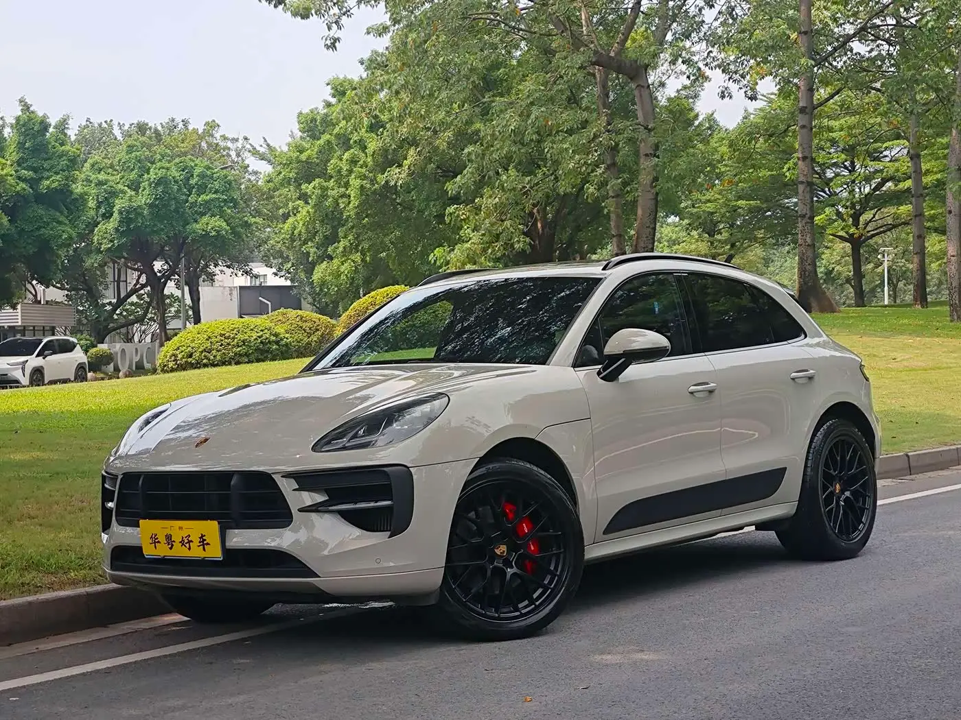 Porsche Macan 2020 — Photo 1/20