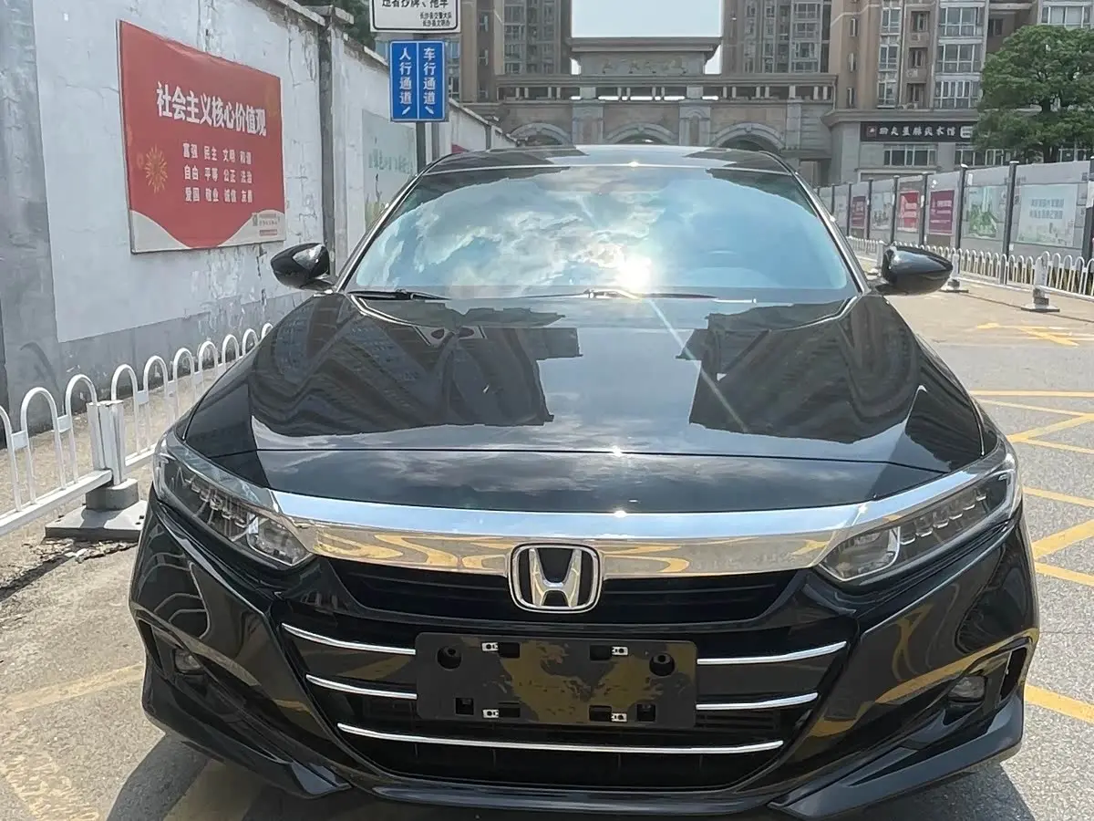 Honda Accord 2022 — Photo 3/9