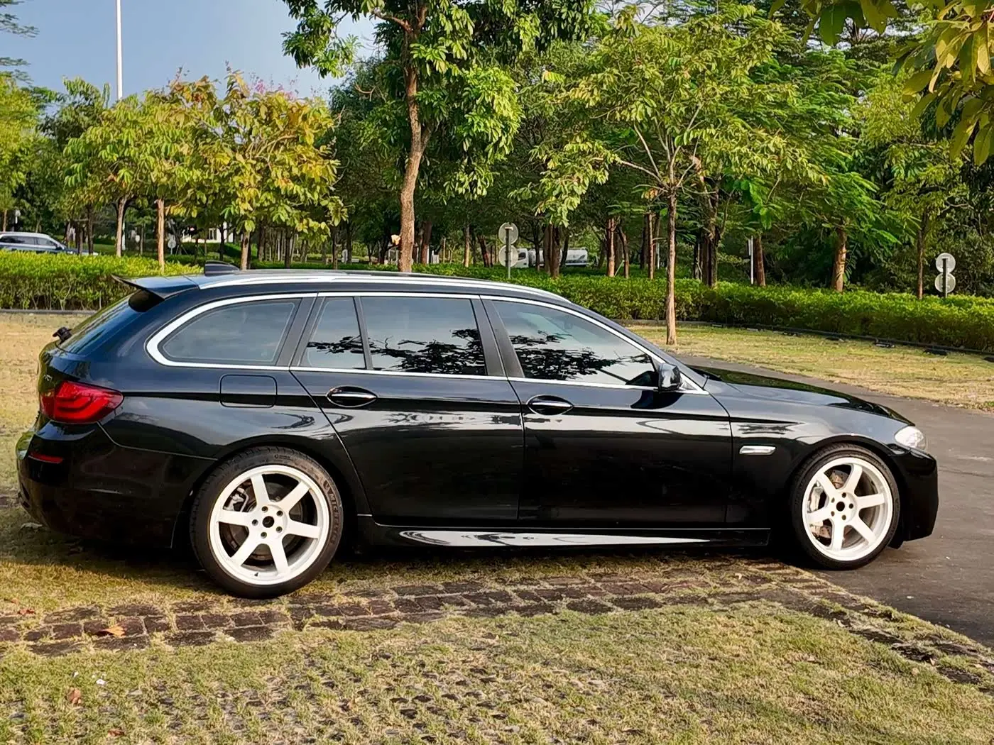 BMW 5 Series 2012 — Фото 9/20