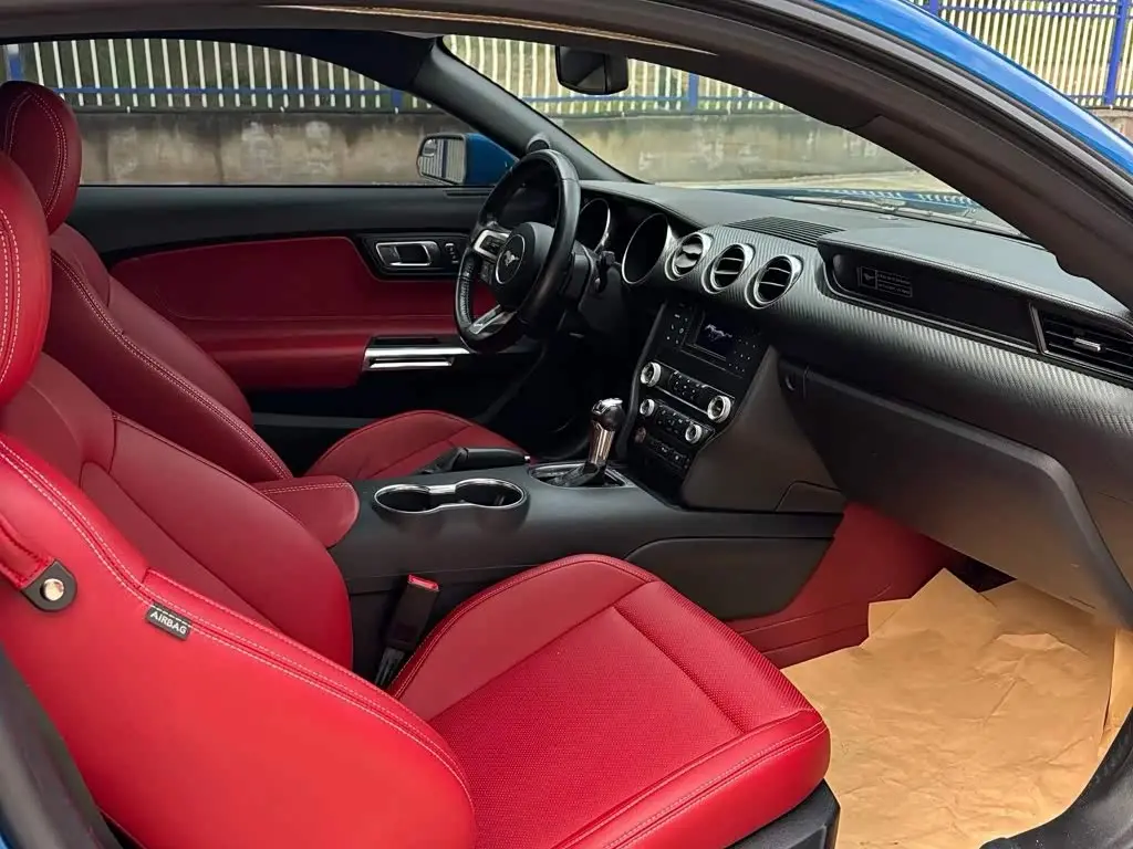 Ford Mustang 2022 — Şəkil 4/6
