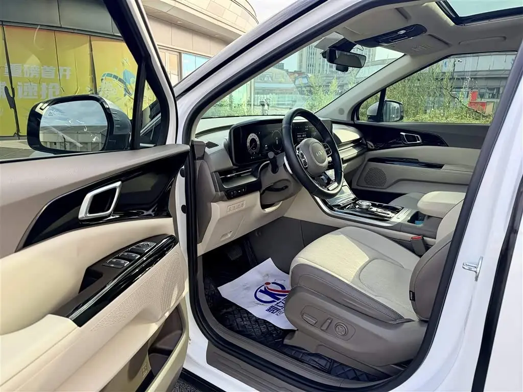Kia Carnival 2022 — Photo 6/14