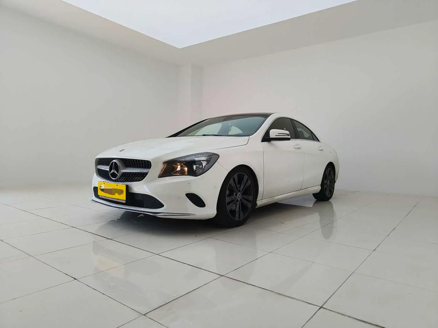 Mercedes-Benz CLA 2018 — Фото 1/9