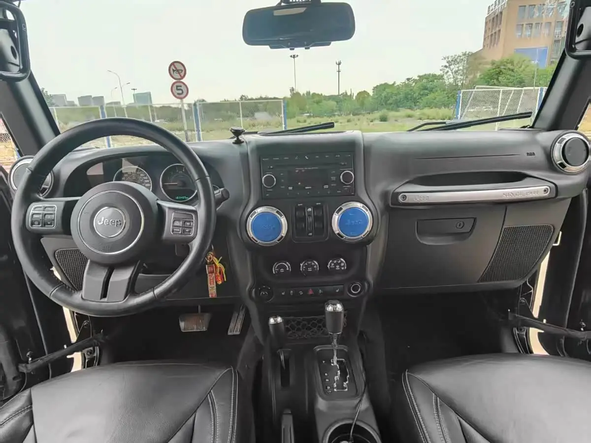 Jeep Wrangler 2016 — Photo 13/20
