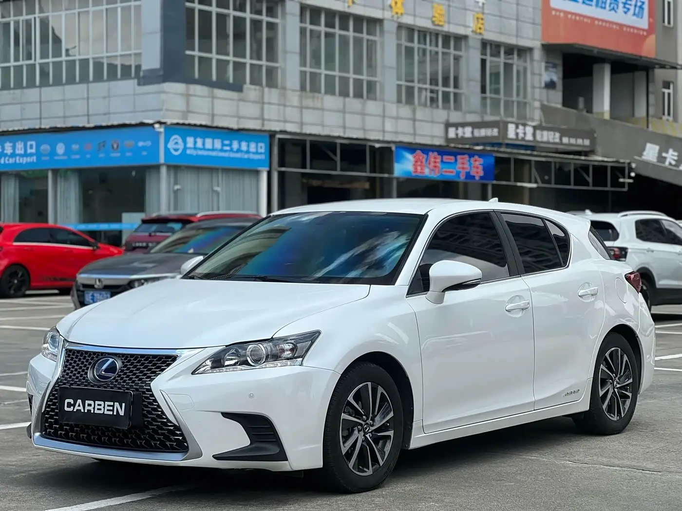 Lexus CT 2018 — Фото 1/19