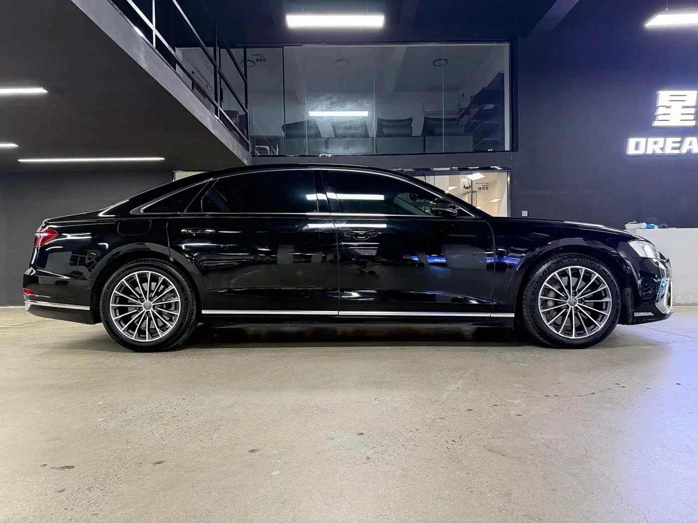 Audi A8 2019 — Фото 10/20