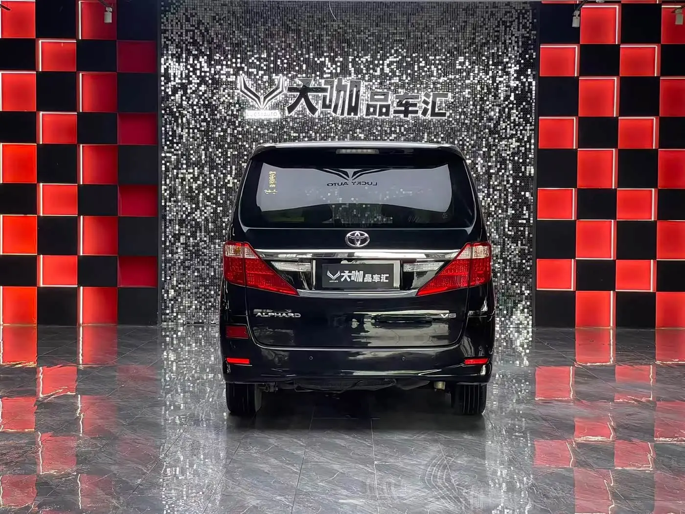 Toyota Alphard 2013 — Photo 5/14