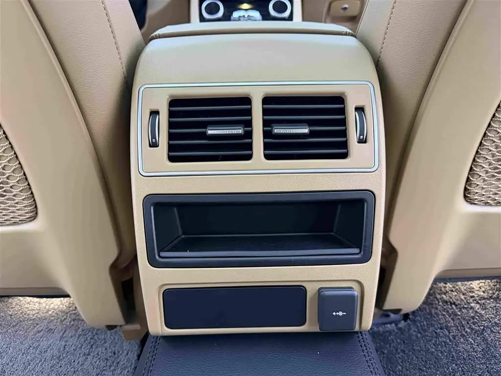 Jaguar XFL 2025 — Photo 15/20