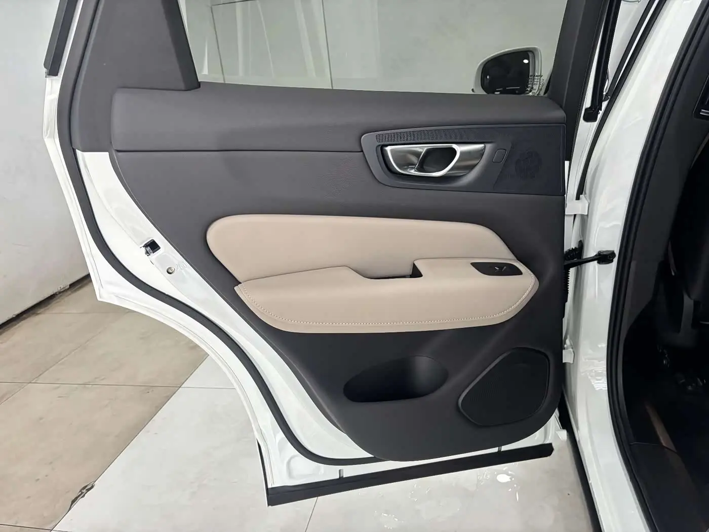 Volvo XC60 2025 — Photo 19/20