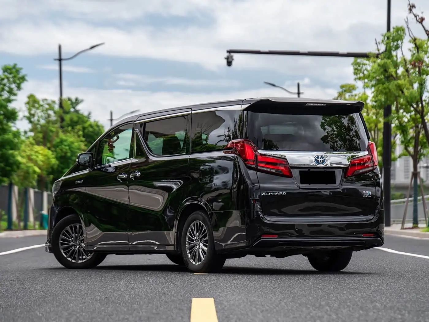 Toyota Alphard 2019 — Photo 4/14