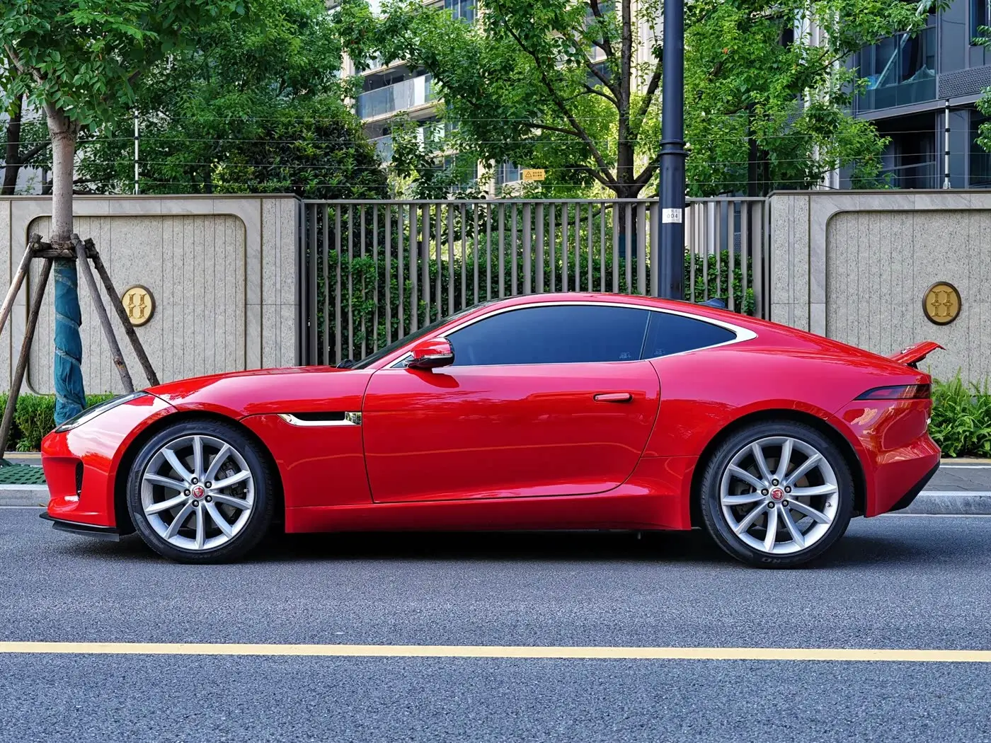 Jaguar F-TYPE 2019 — Şəkil 3/12