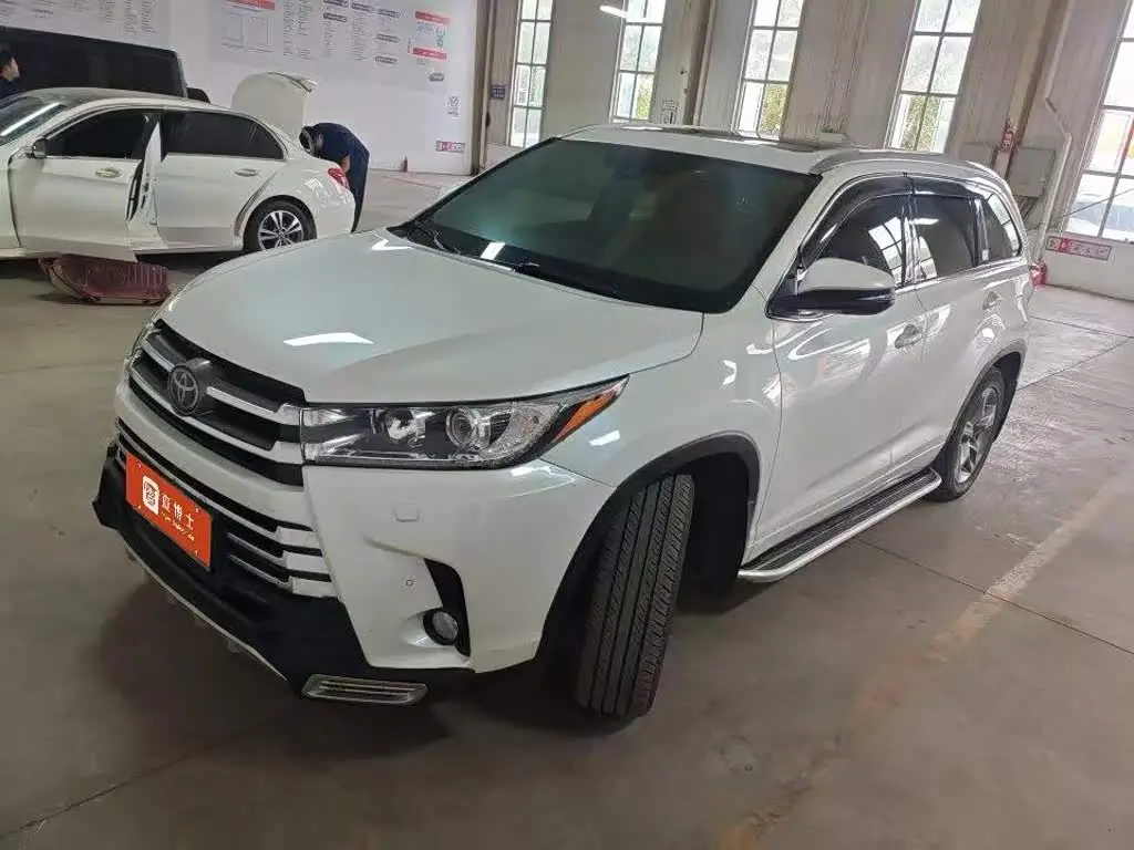 Toyota Highlander 2021 — Photo 1/6