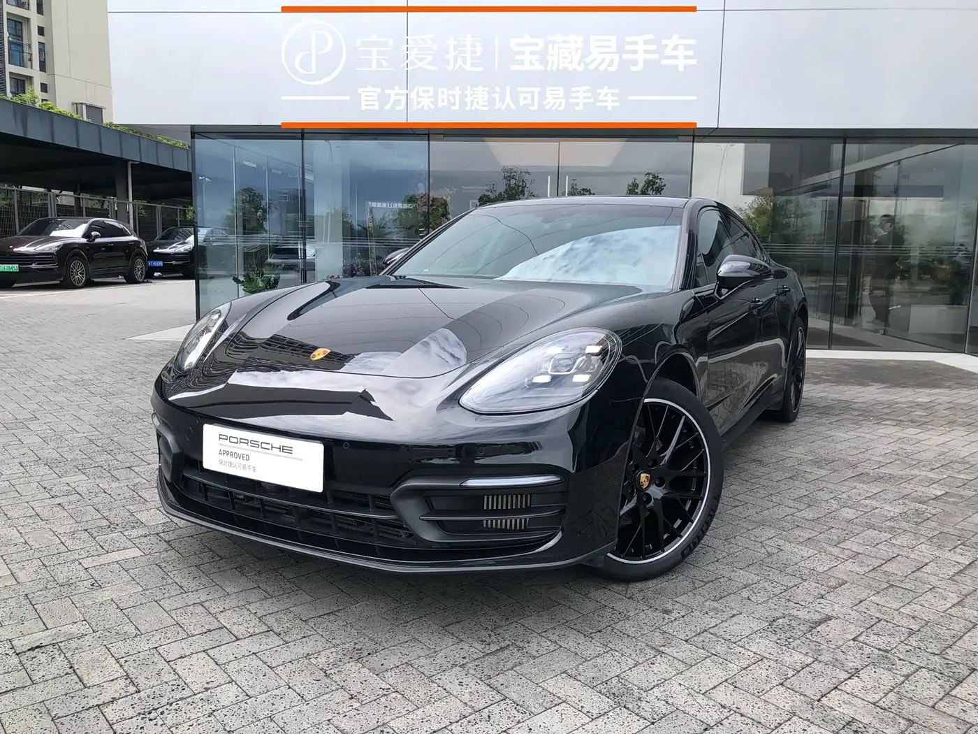 Porsche Panamera 2023 — ფოტო 1/10