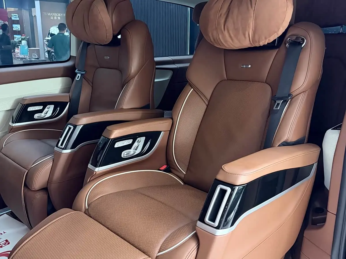 Mercedes-Benz Vito 2024 — Photo 8/10