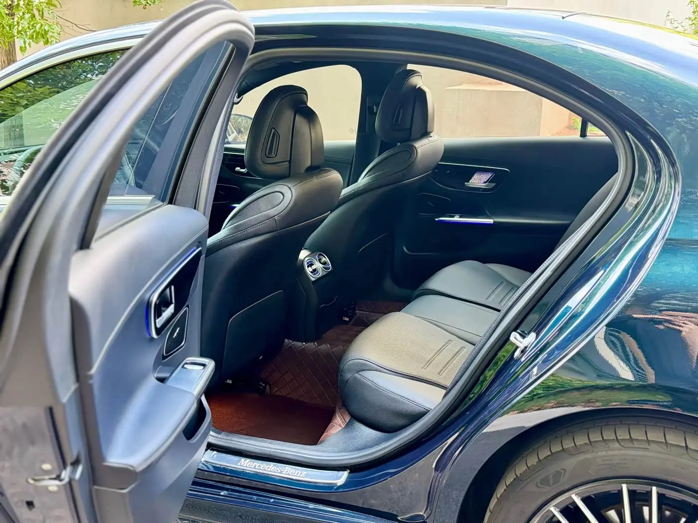 Mercedes-Benz C-Class 2024 — Photo 6/20