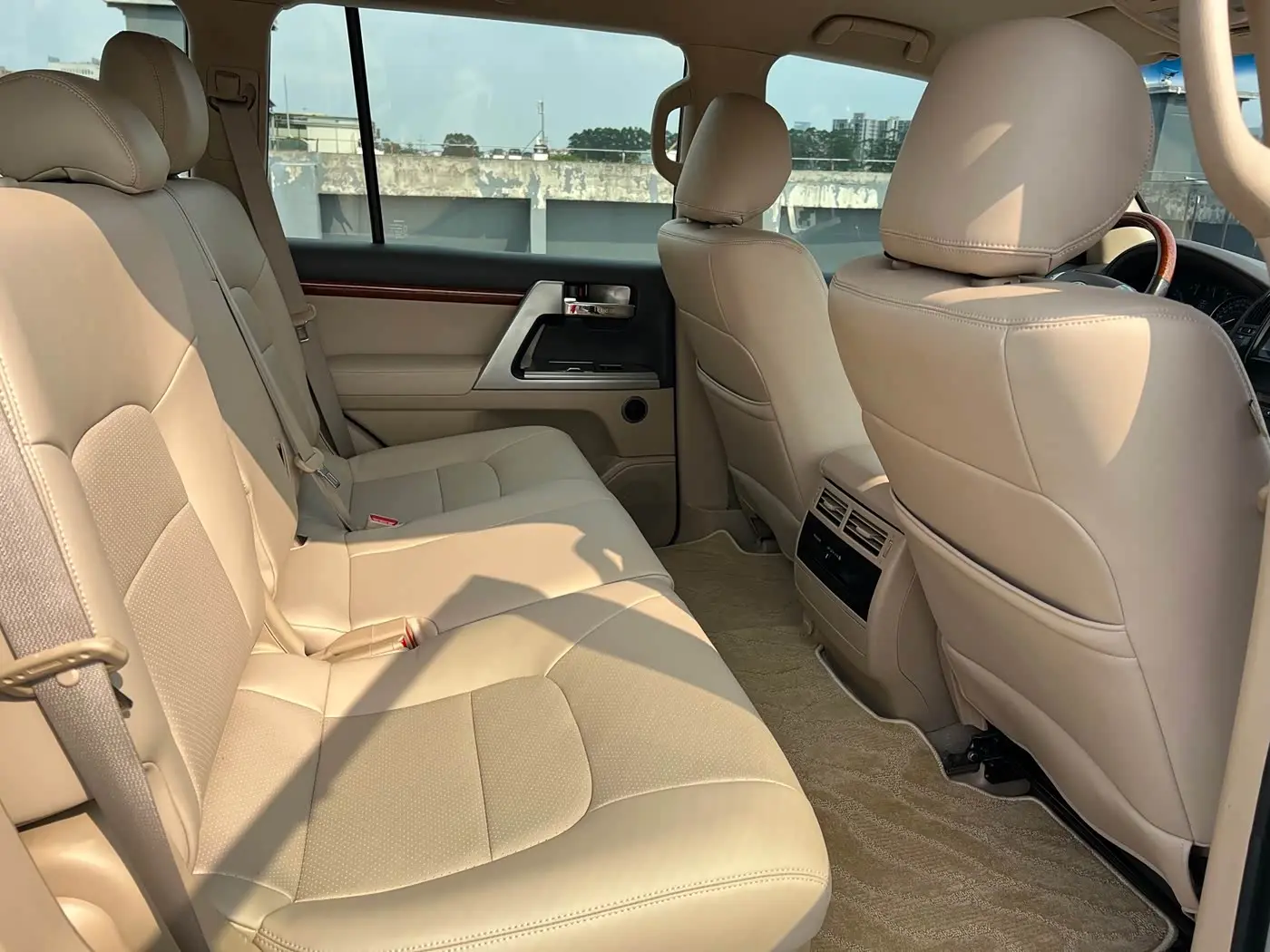Toyota Land Cruiser 2016 — Photo 12/20
