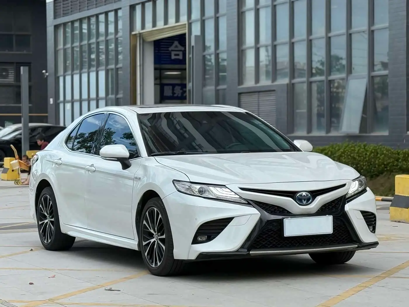 Toyota Camry 2019 — Photo 1/14