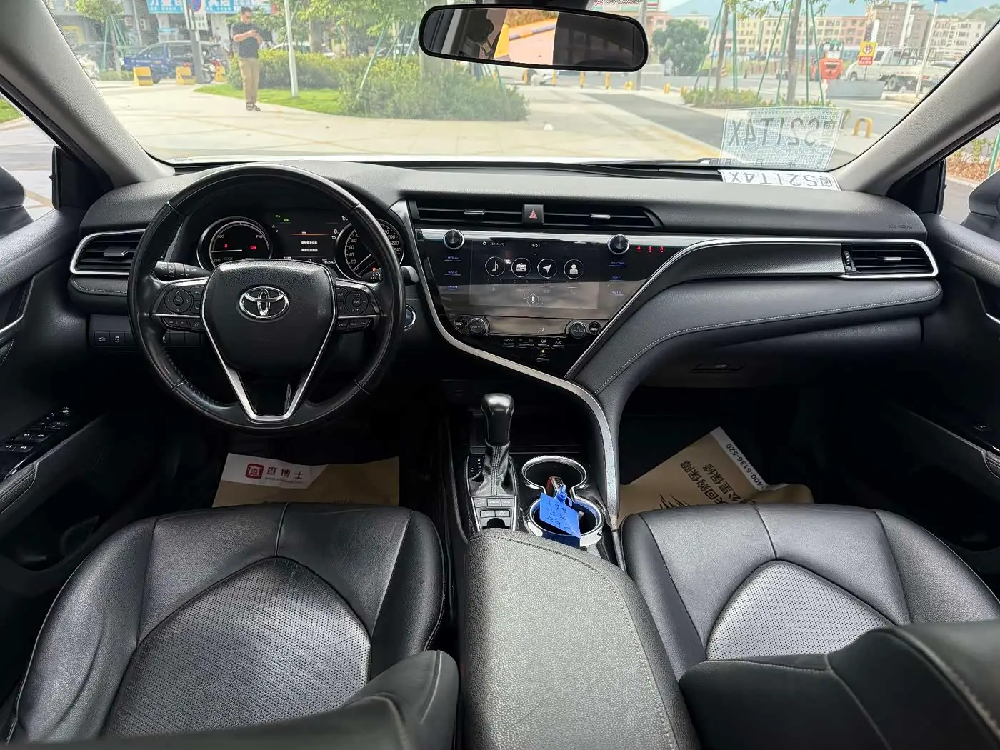 Toyota Camry 2019 — Photo 3/14