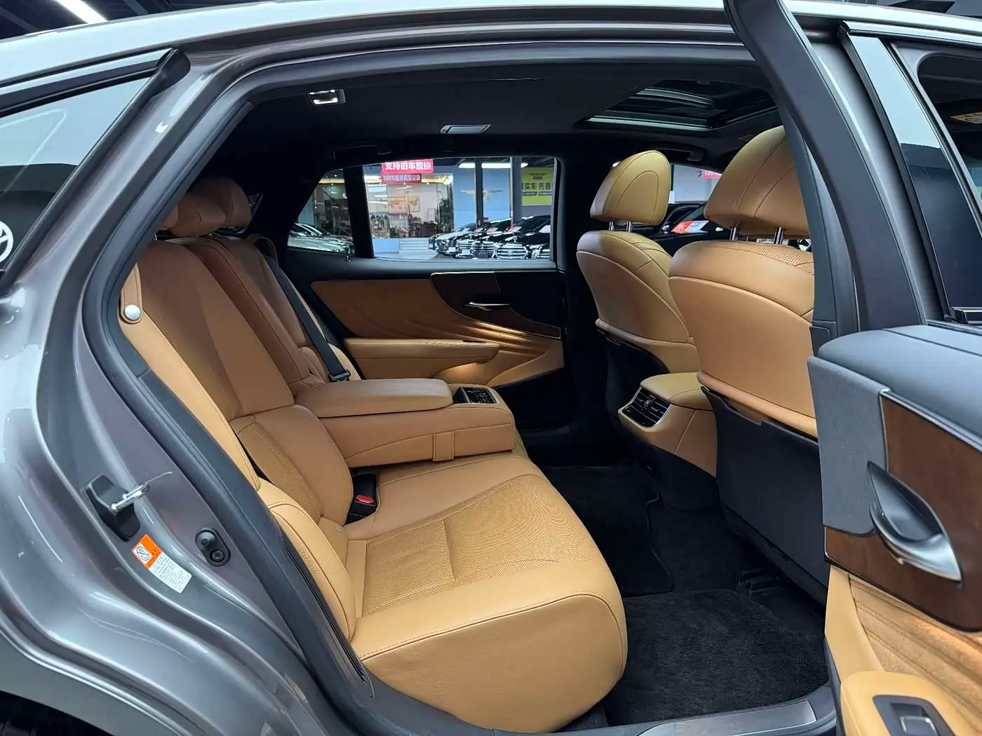 Lexus LS 2022 — Photo 4/18