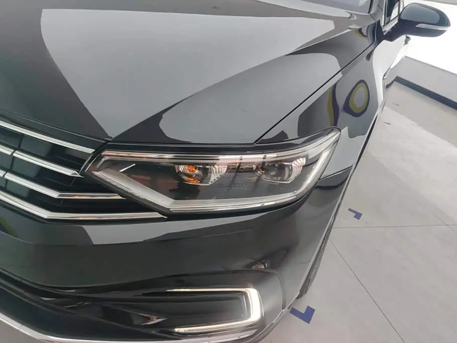 Volkswagen Magotan GTE Plug-in Hybrid 2023 — Фото 5/16